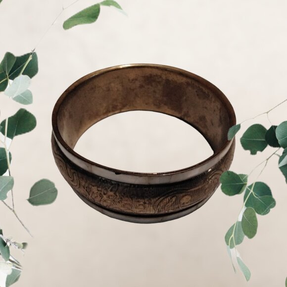 Bangle Bracelet - Brass & Mother of Pearl Inlay with Etched Elephants Trunk Up - Picture 9 of 9